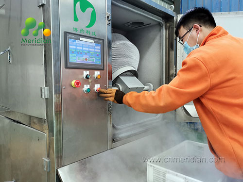 The Liquid Nitrogen Freeze Rubber Trimming Machine